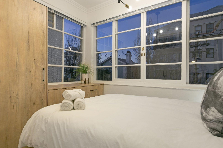 1 Bedroom Property for Sale in Sea Point Western Cape